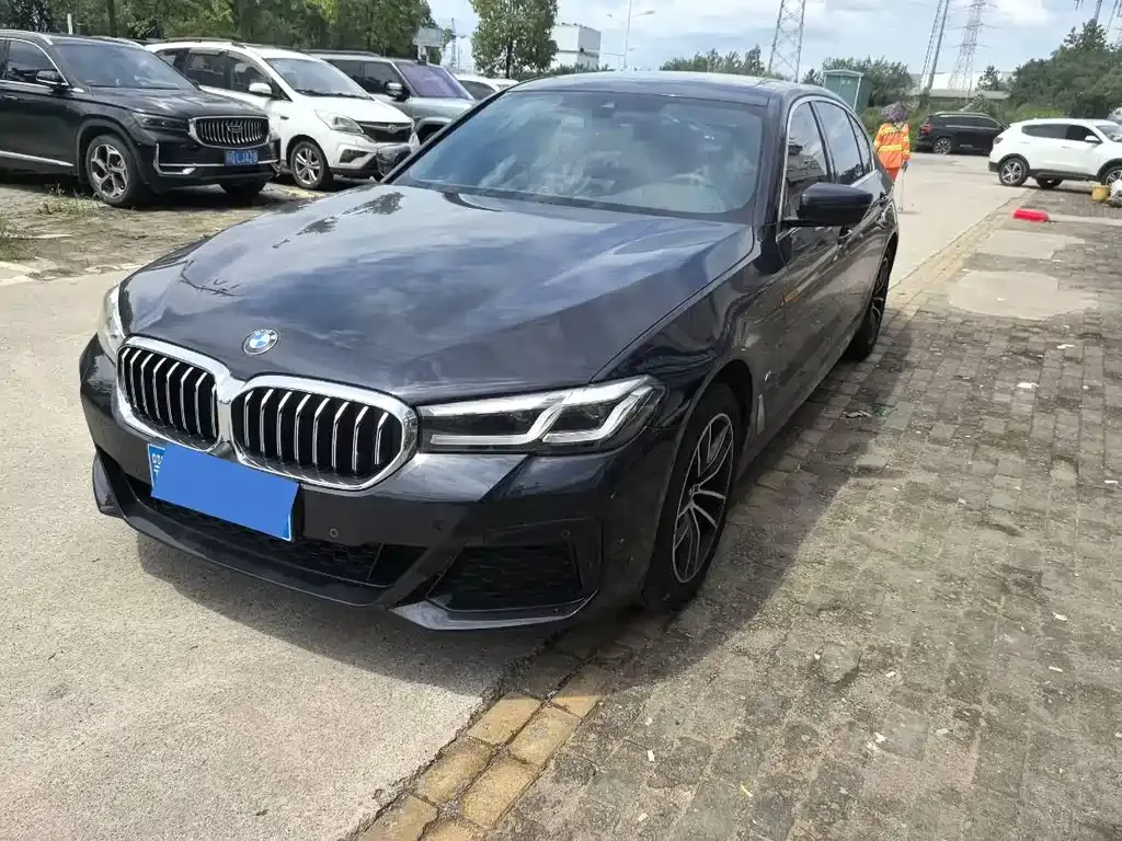 BMW 5 Series — фото 1