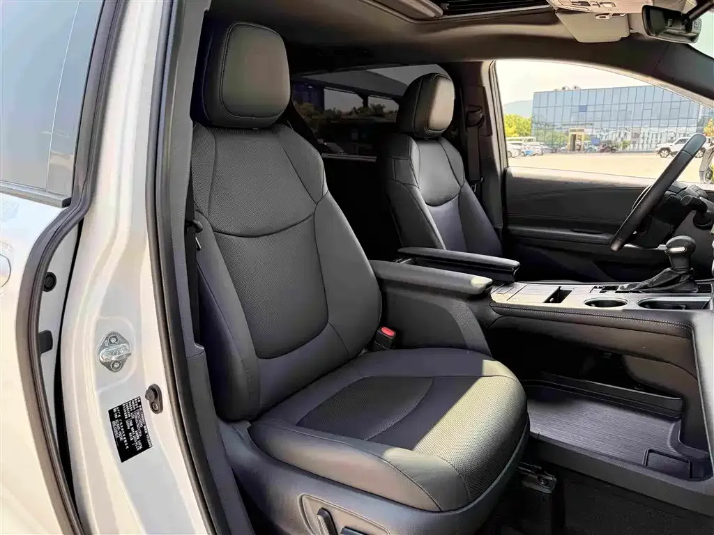 Toyota Sienna — фото 3