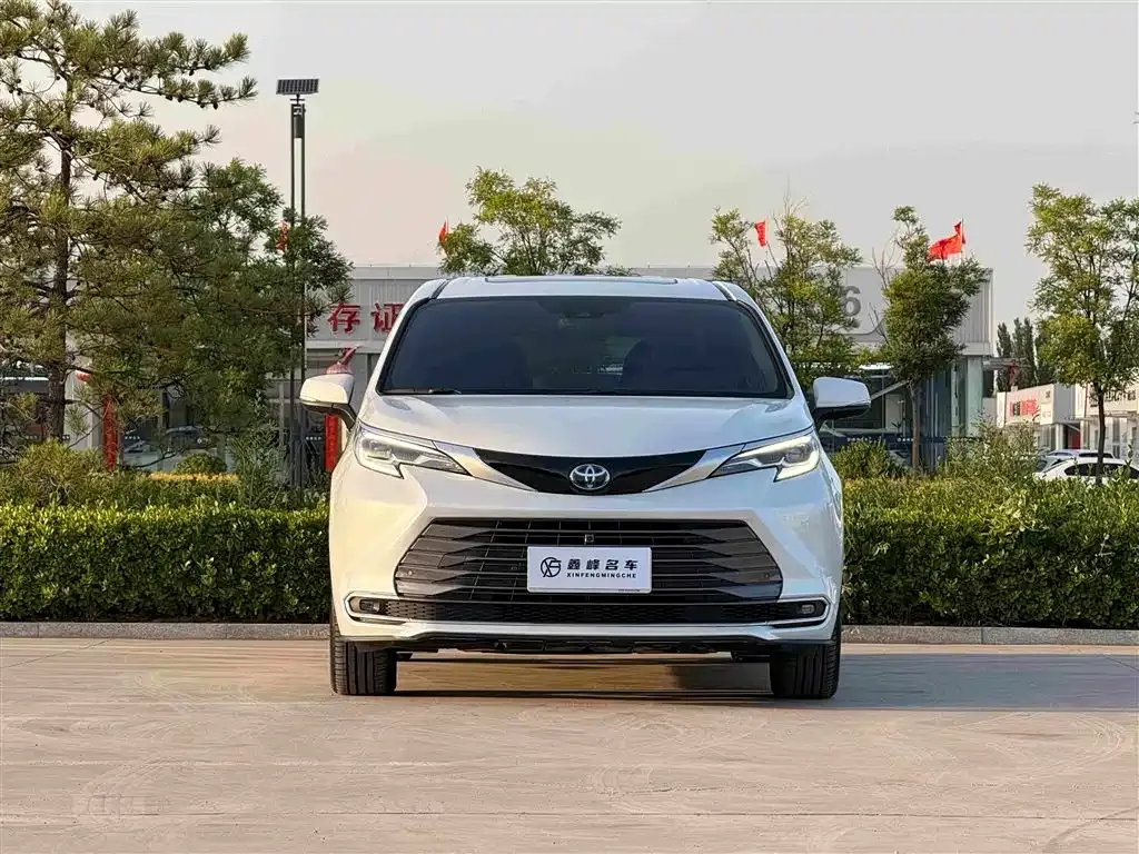 Toyota Sienna — фото 8