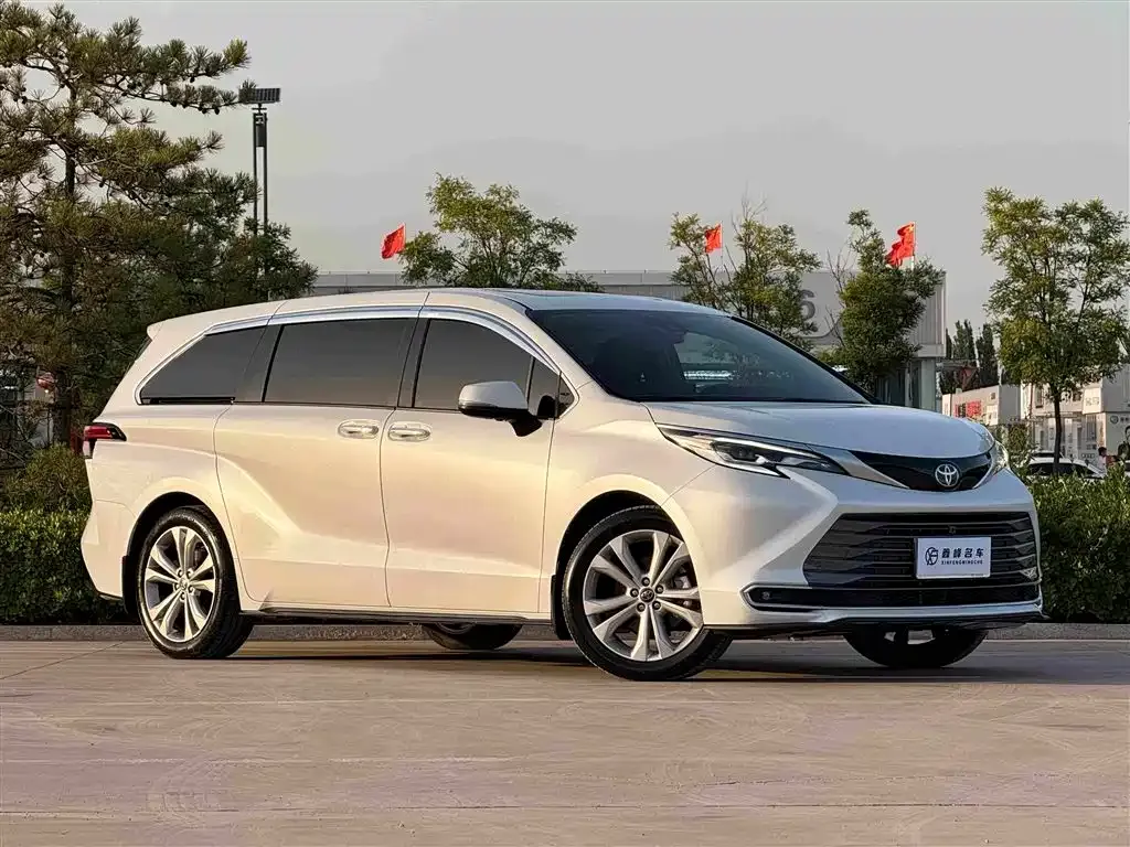Toyota Sienna — фото 10