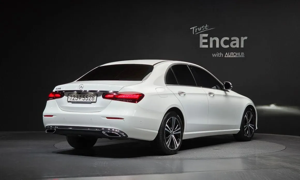 Mercedes-Benz E-Class — фото 5