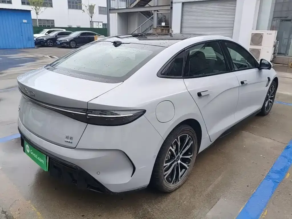 BYD Seal — фото 7