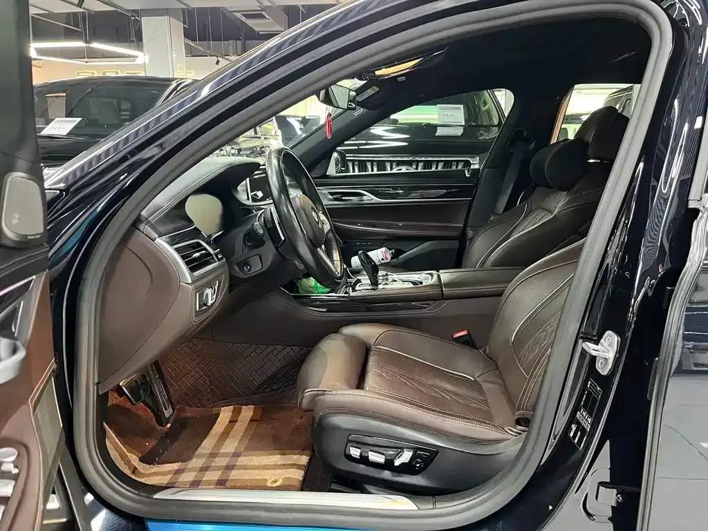 BMW 7 Series 2021 из CN, фото 7