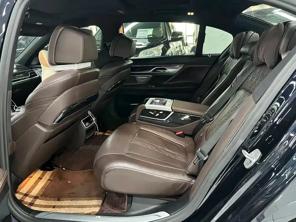 BMW 7 Series 2021 из CN, фото 4