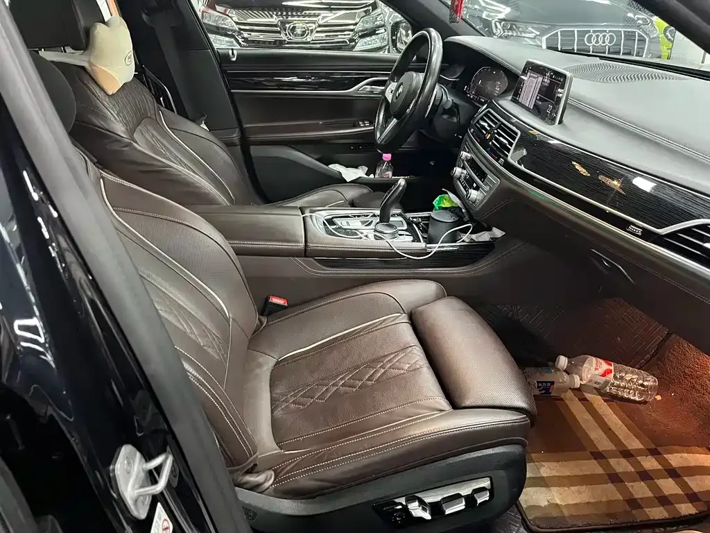 BMW 7 Series 2021 из CN, фото 2
