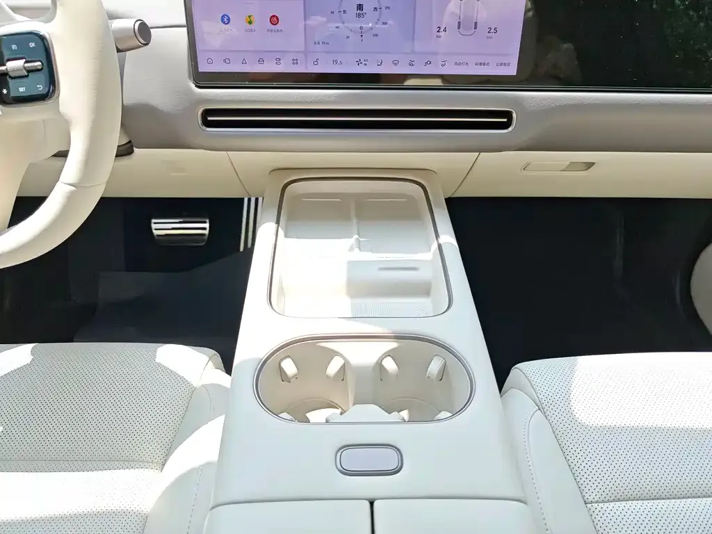 Li Auto i6 — фото 4