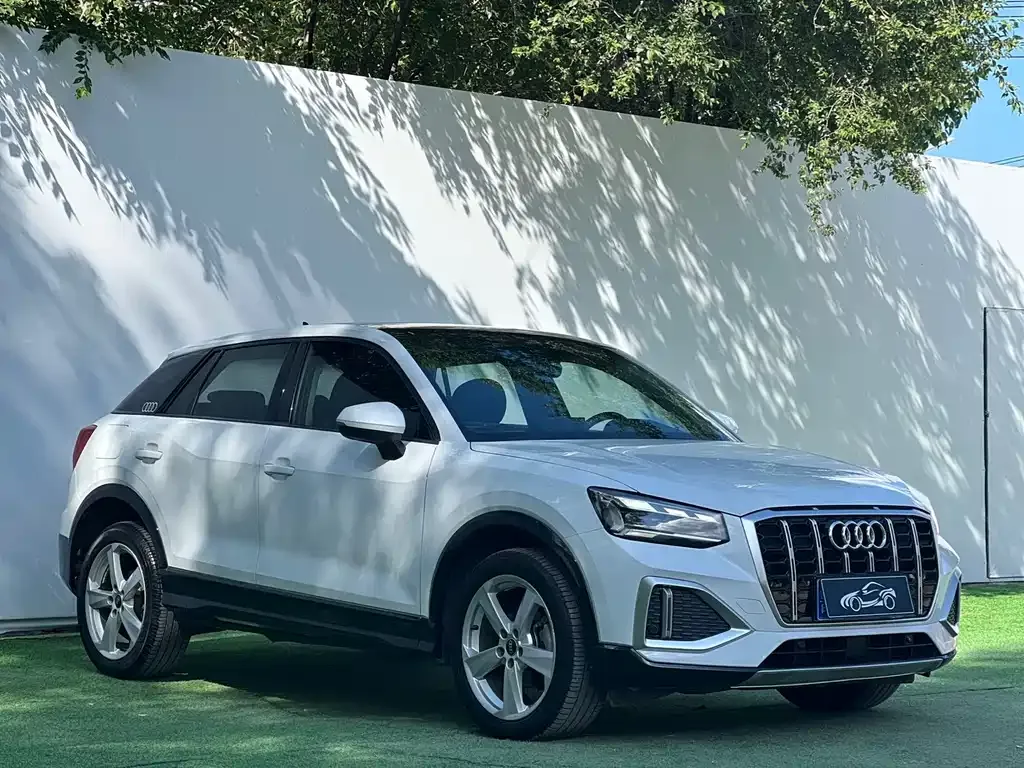 Audi Q2L — фото 8