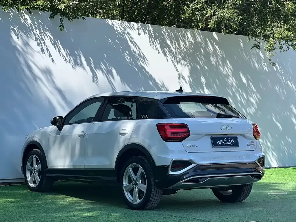 Audi Q2L — фото 6