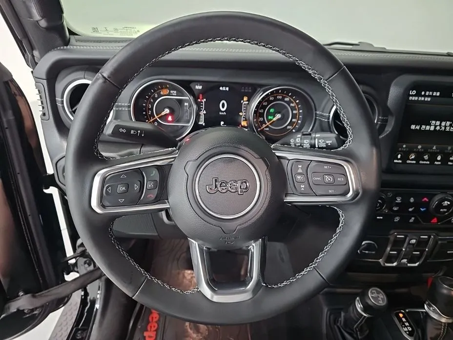 Jeep Wrangler 2023 из KR, фото 10