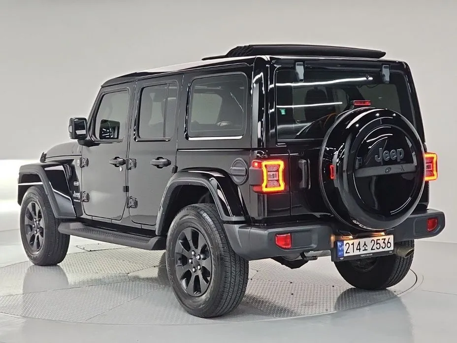 Jeep Wrangler 2023 из KR, фото 3