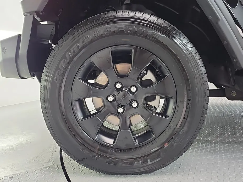Jeep Wrangler 2023 из KR, фото 4