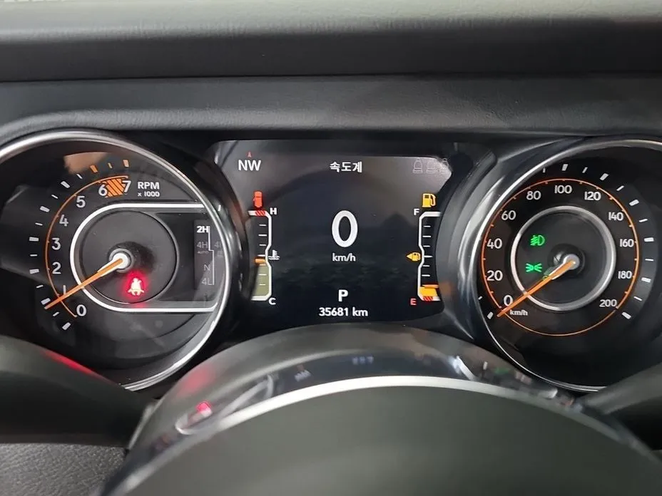 Jeep Wrangler 2023 из KR, фото 9