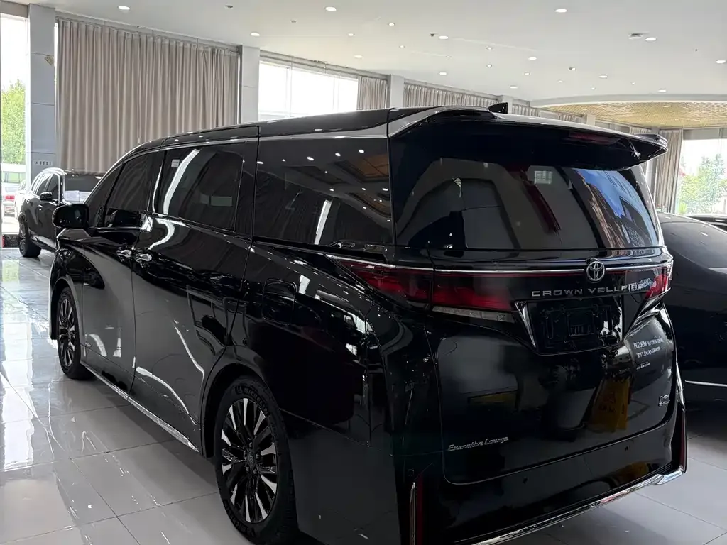 Toyota Vellfire — фото 9
