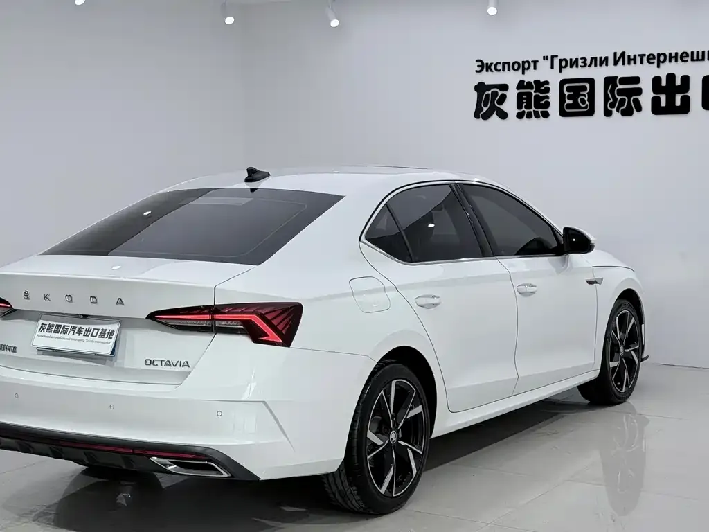 Skoda Octavia — фото 7