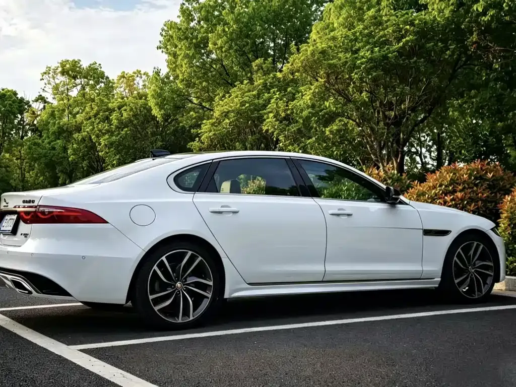 Jaguar XFL — фото 10