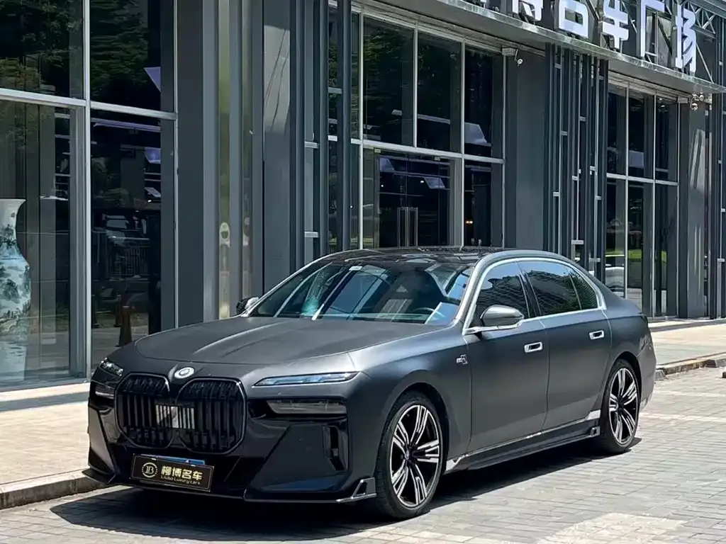 BMW 7 Series — фото 1
