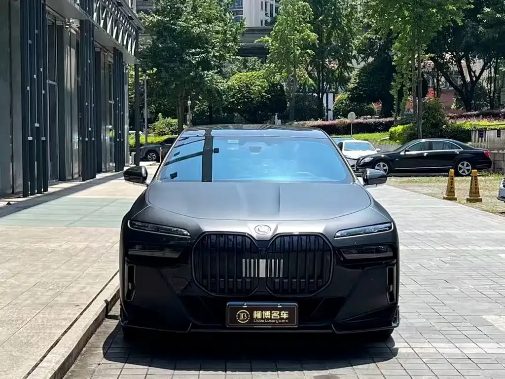 BMW 7 Series — фото 10