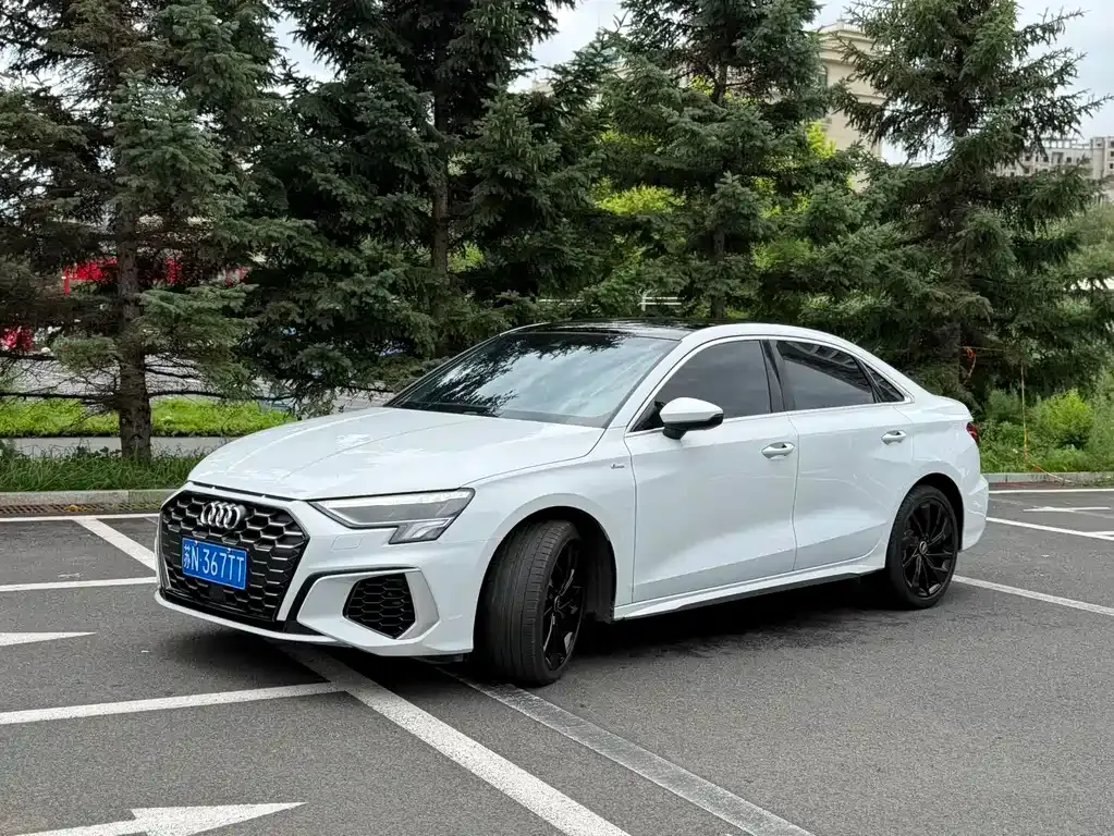 Audi A3 — фото 1