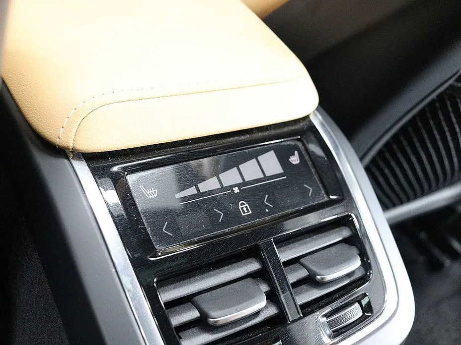 Volvo XC60 — фото 9