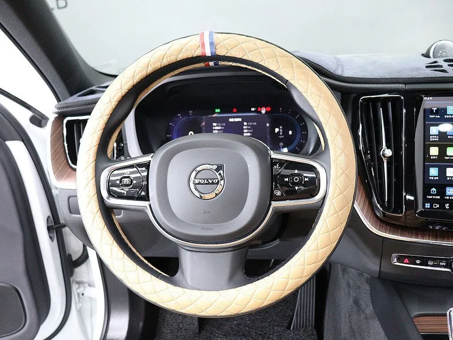 Volvo XC60 — фото 7