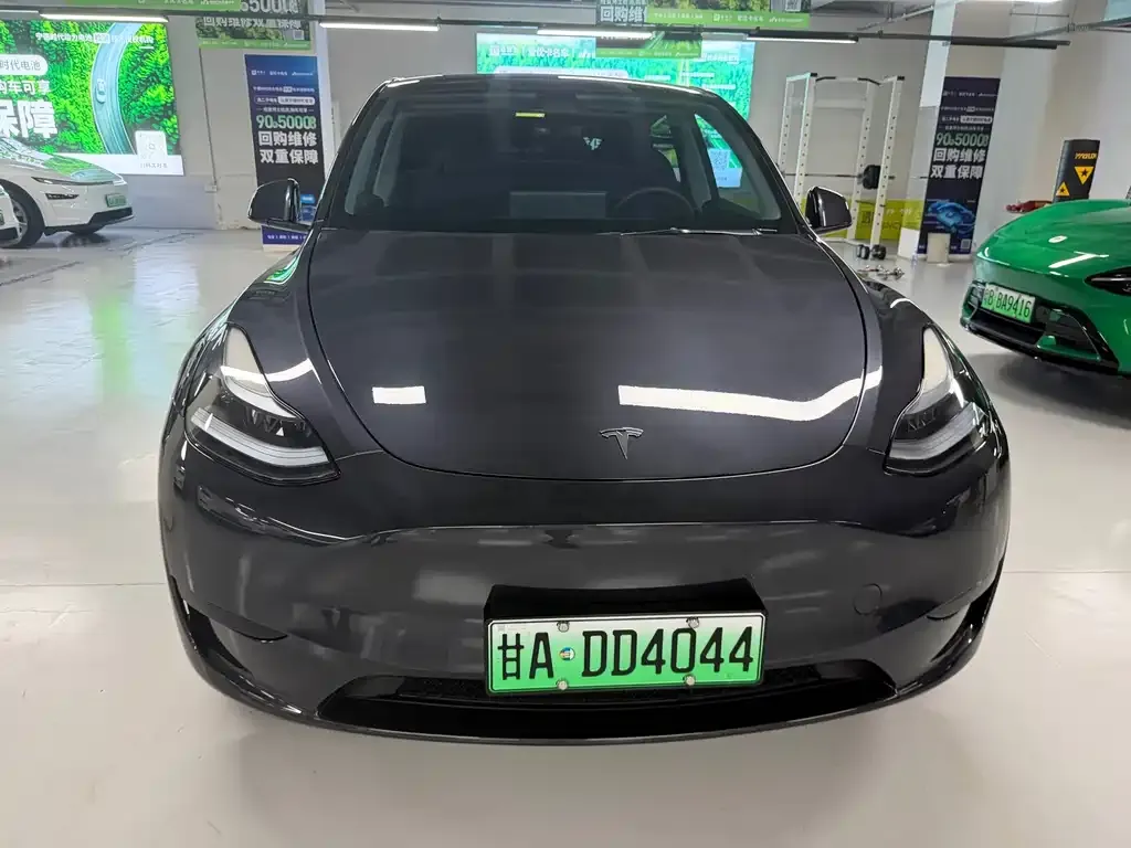 Tesla Model Y — фото 1
