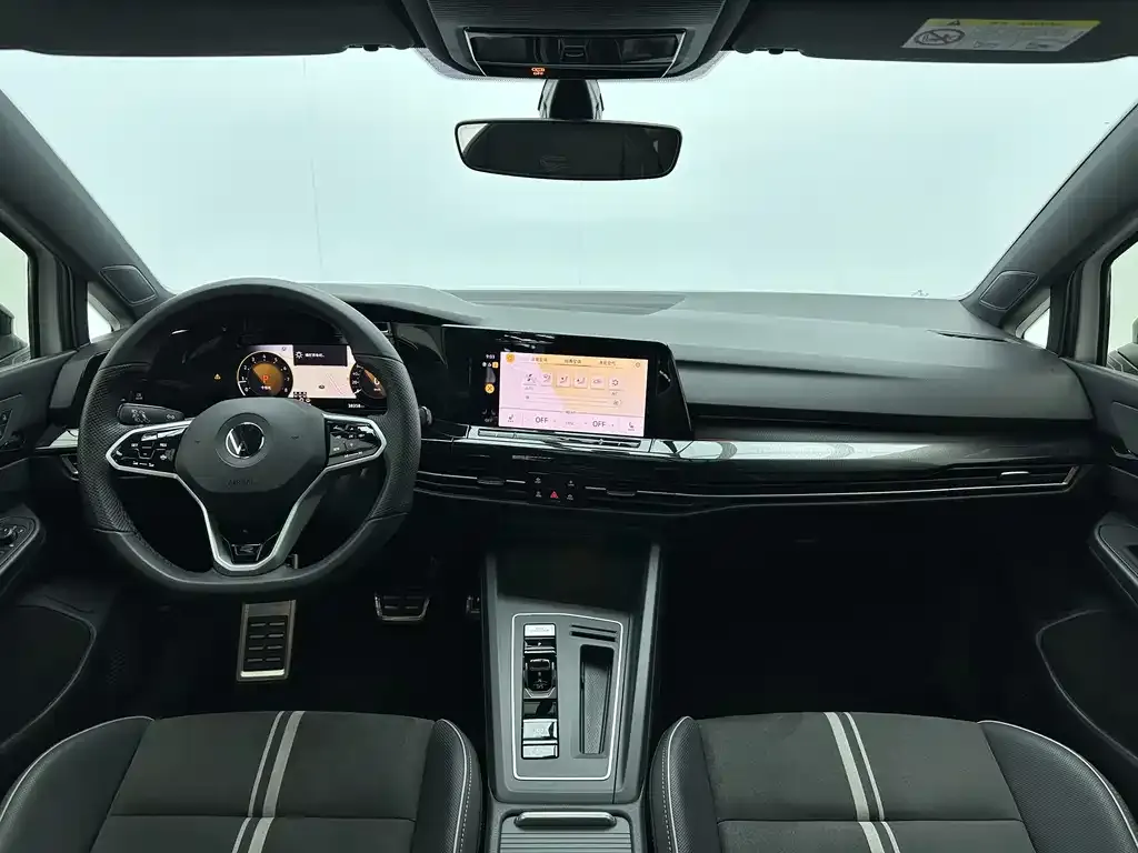 Volkswagen Golf — фото 10