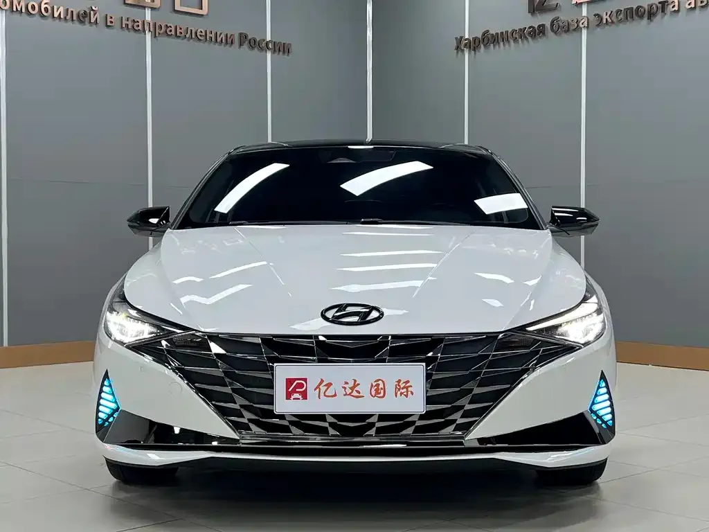 Hyundai Elantra — фото 10