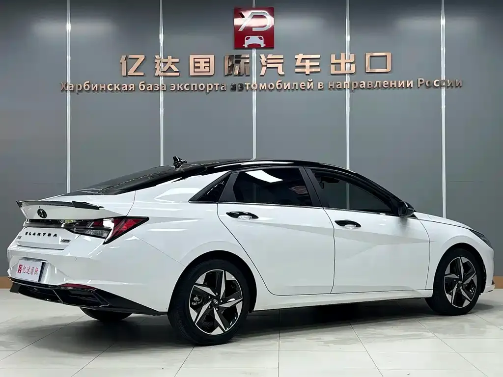 Hyundai Elantra — фото 8