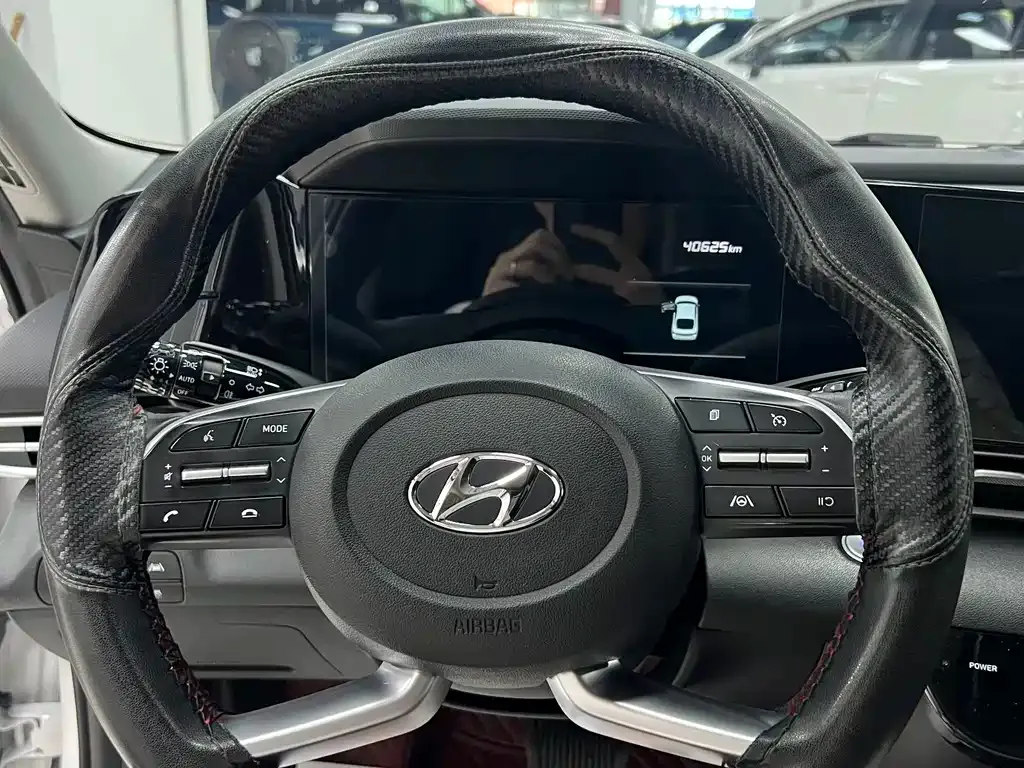Hyundai Elantra — фото 9