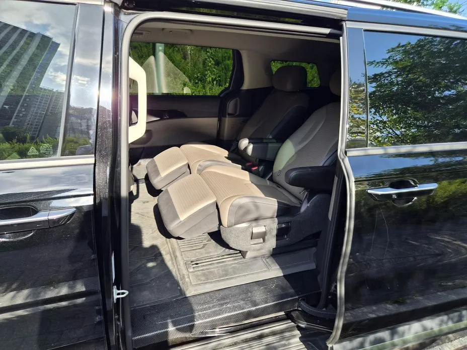 Kia Carnival — фото 10