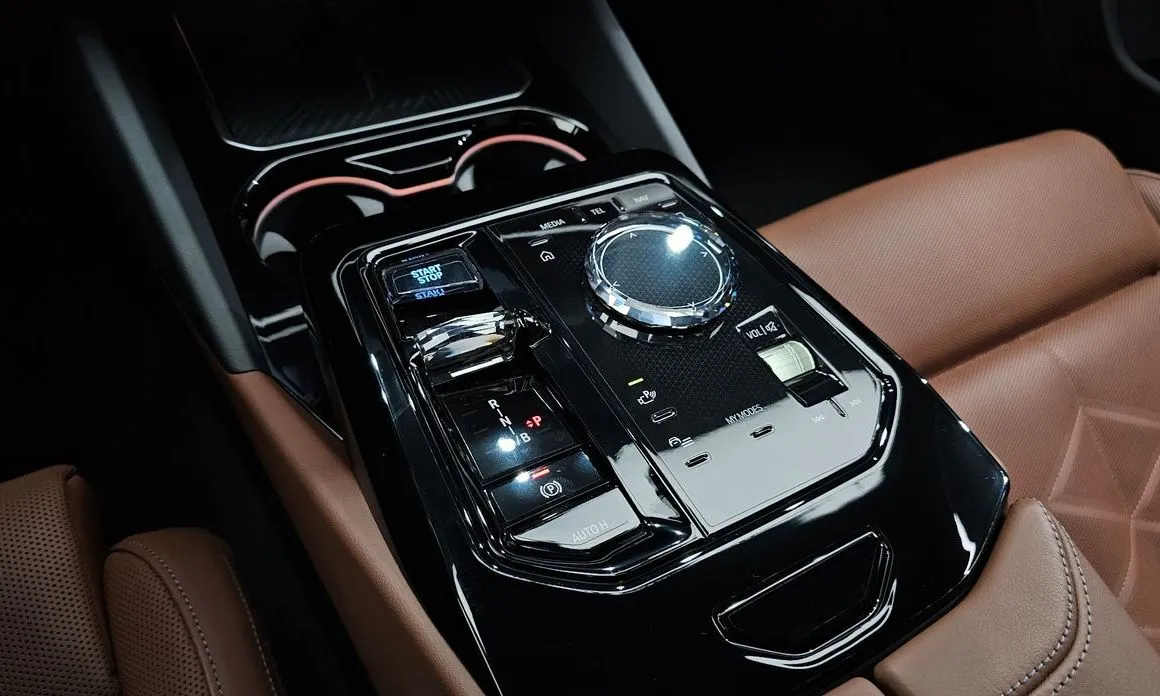 BMW i5 — фото 4