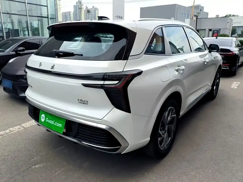 Hongqi HS3 PHEV — фото 6