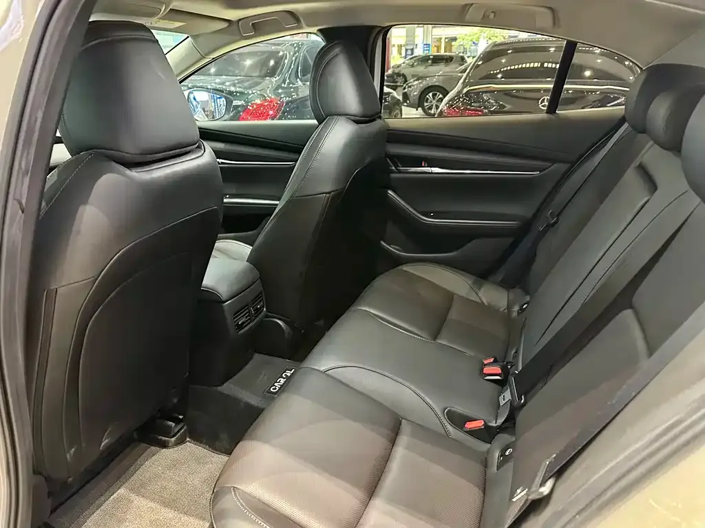 Mazda 3 Axela 2022 из CN, фото 2