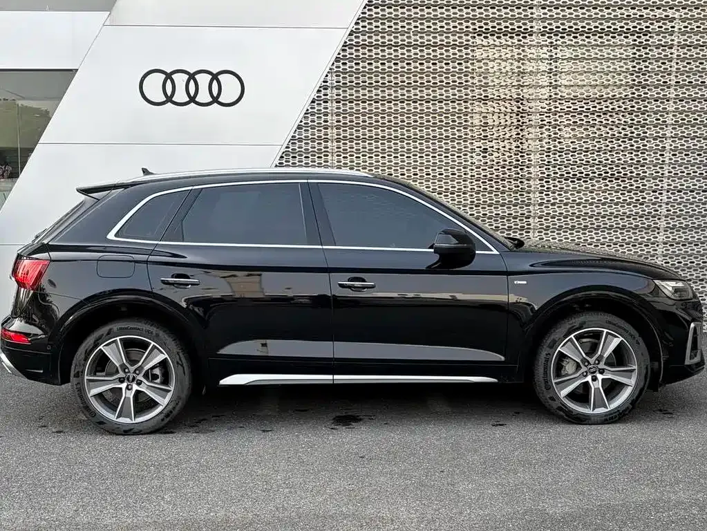 Audi Q5L — фото 10