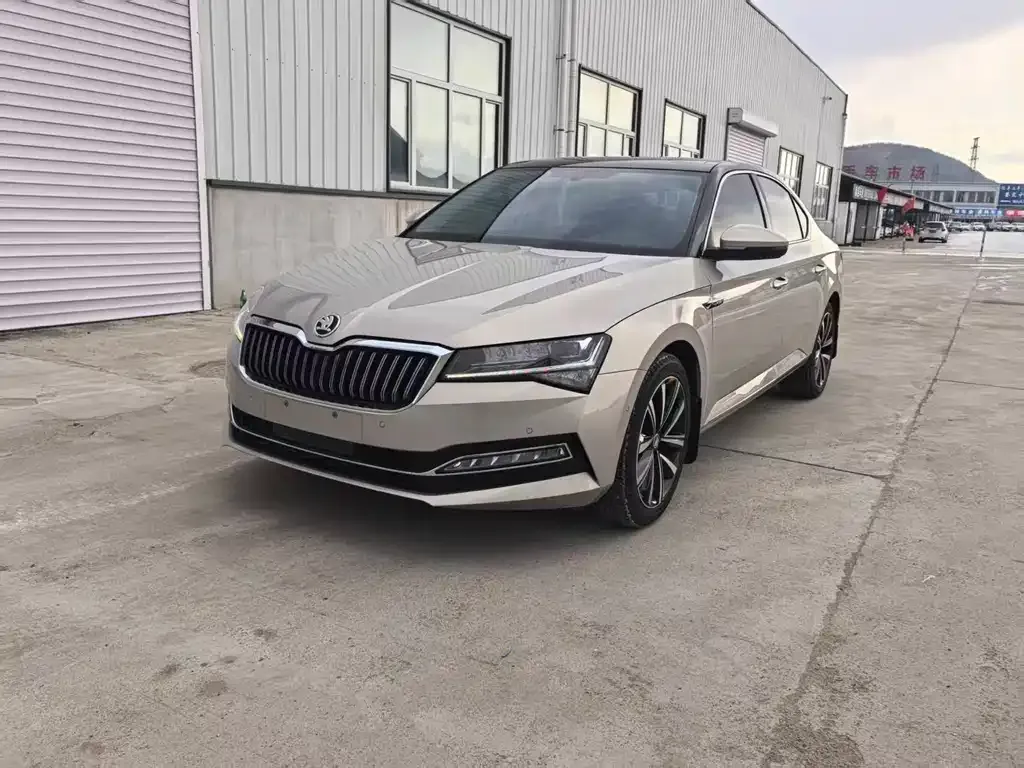 Skoda Superb — фото 1