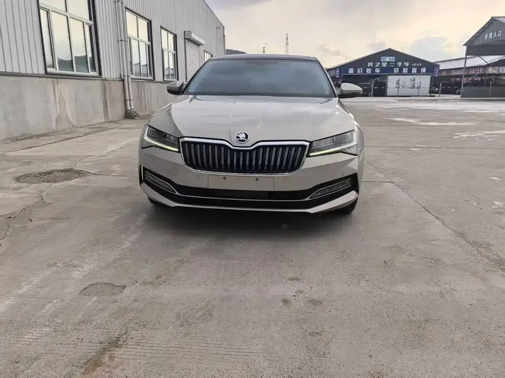 Skoda Superb — фото 7
