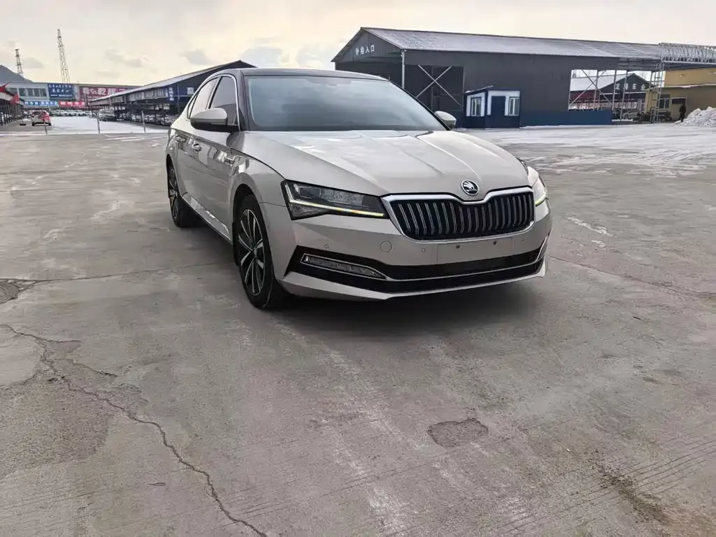 Skoda Superb — фото 9
