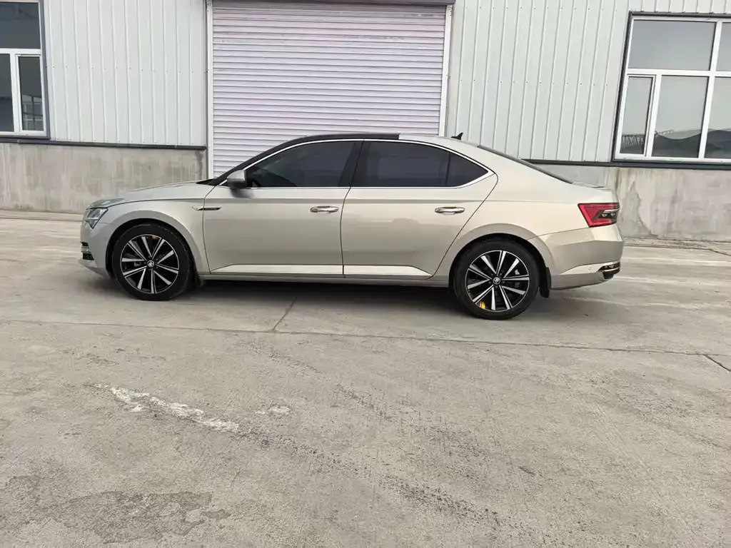 Skoda Superb — фото 3