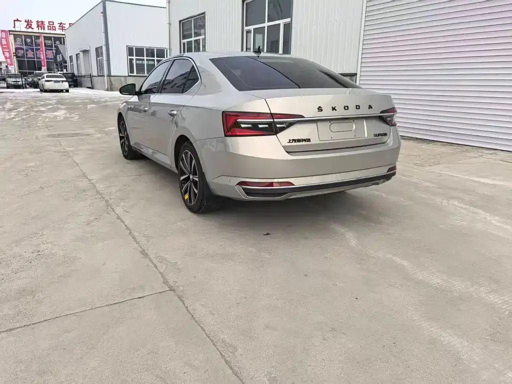 Skoda Superb — фото 6
