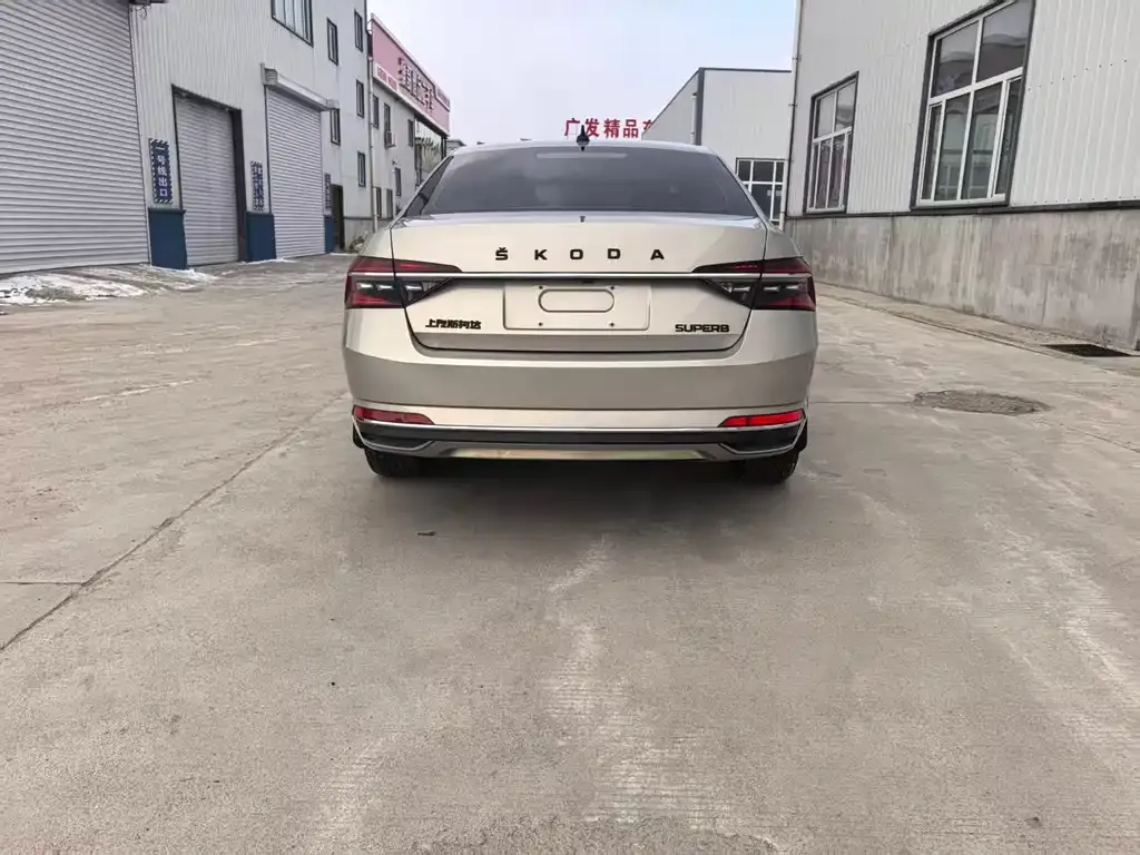 Skoda Superb — фото 8