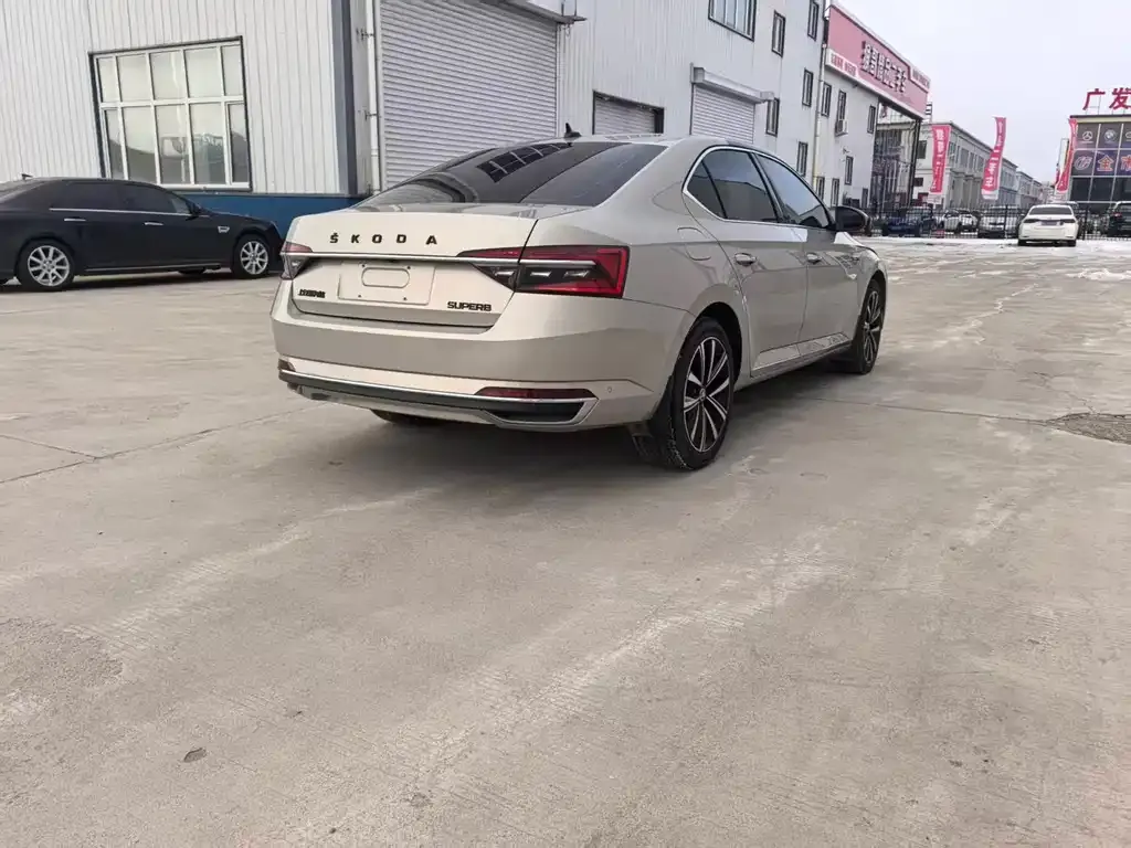 Skoda Superb — фото 4