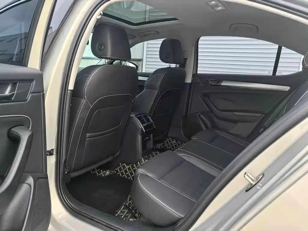 Skoda Superb — фото 5