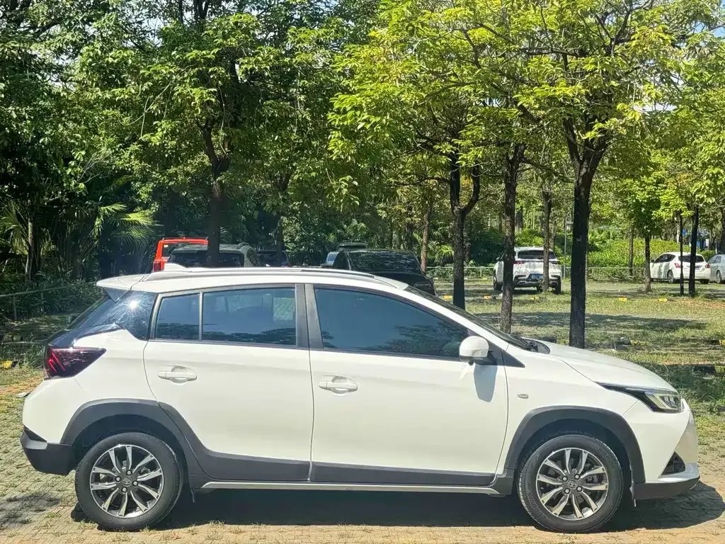 Toyota Yaris L — фото 10