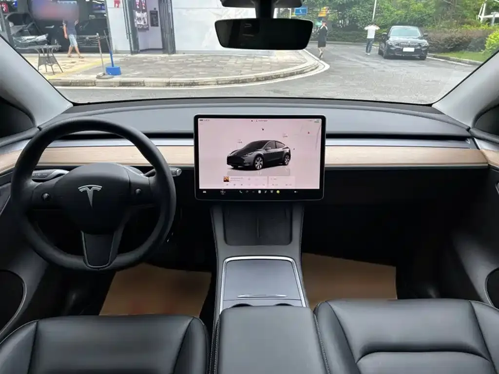 Tesla Model Y — фото 8
