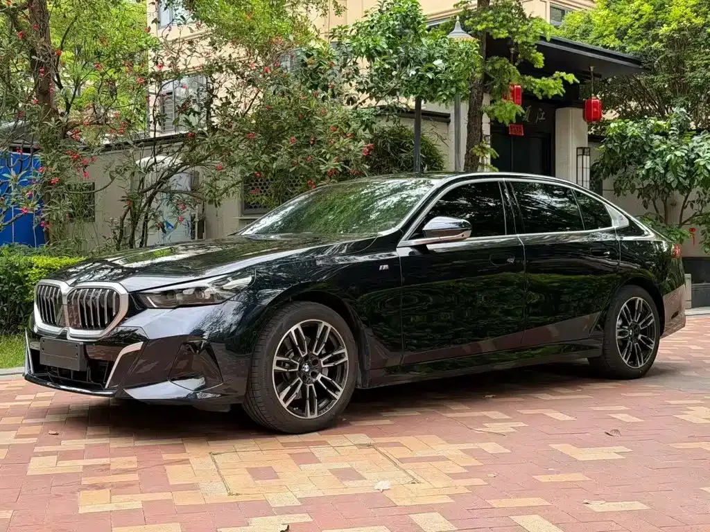 BMW 5 Series — фото 6