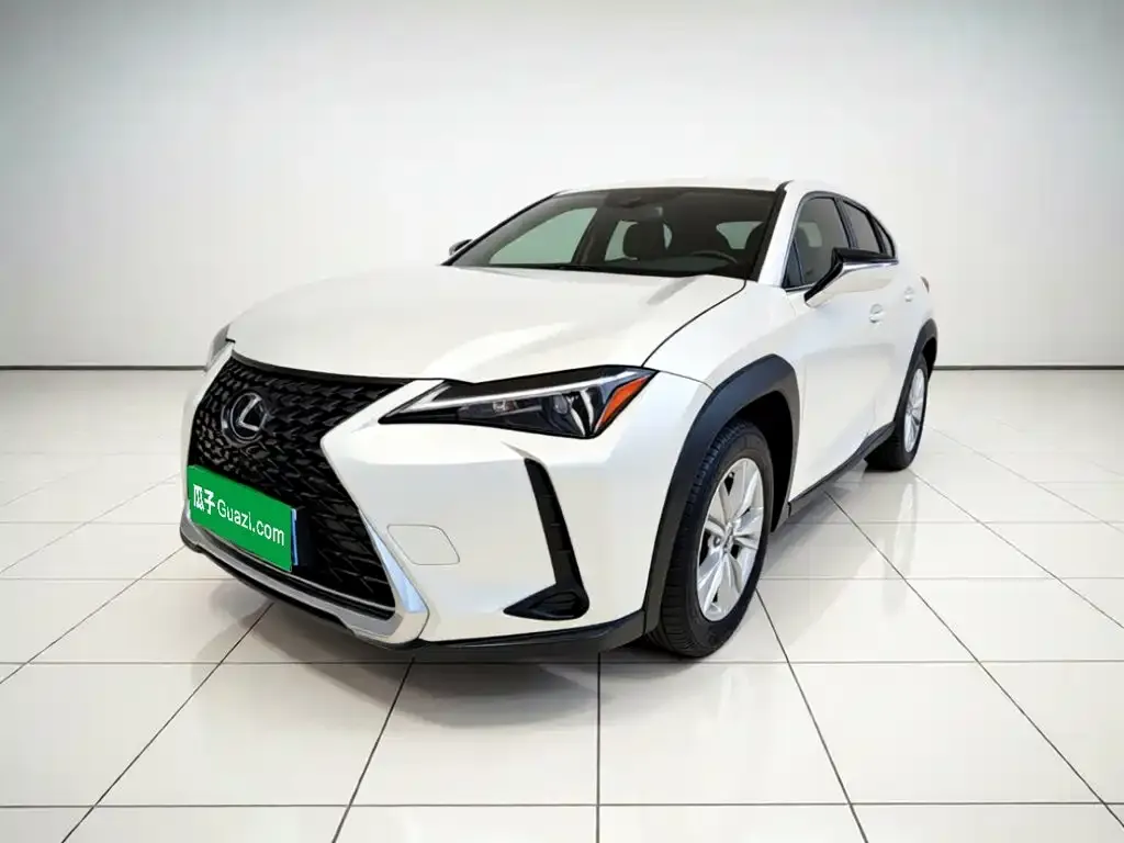 Lexus UX — фото 1