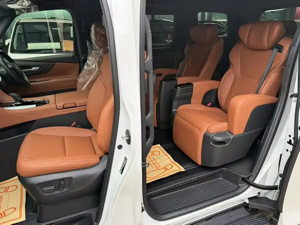 Toyota Alphard — фото 5