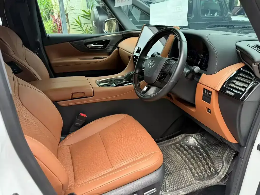 Toyota Alphard — фото 7