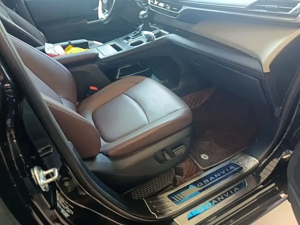 Toyota Granvia — фото 8
