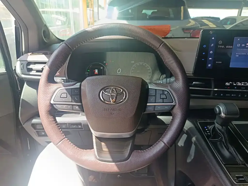 Toyota Granvia — фото 5